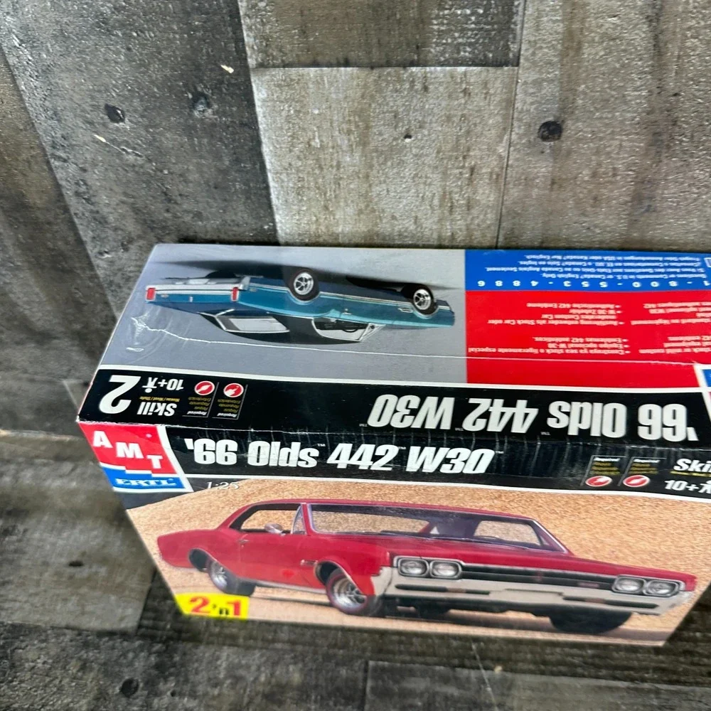 AMT Ertl 1/25 Scale '66 Olds 442 W30 Plastic Model Kit Sealed